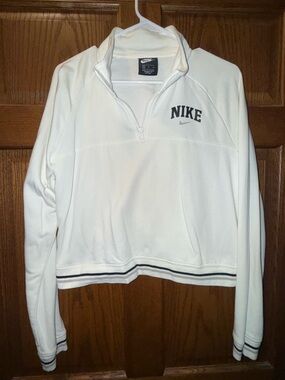 💜Nike White Quarter-Zip Pullover with Black Logo Tag